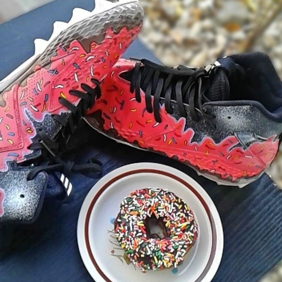 Custom football cleats - Picture 2 of 3